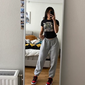 Tshirt med tryck - Från Uniqlo. Kom priv om intresse, svarar gärna på frågor :)