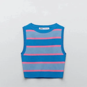 Stickad topp från zara - En stickad topp från zara i storlek S, helt oanvänd bara testad💓 säljer för att jag inte haft användning för den. Köparen står för frakt :)