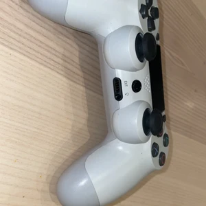 Ps4 kontroll - Funkar helt perfekt inte använd alls mycket 
