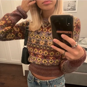 Stickad tröja zara - Säljer nu min supersnygga stickade tröja från zara! Slutsåld på hemsidan och i väldigt fint skick. Skriv vid intresse💖 (lånade bilder) 
