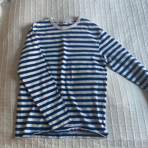 Weekday tröja - Randig tröja från weekday. Regulator fit 