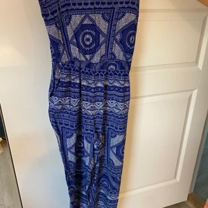 Jumpsuit  - Fin jumpsuit i blå färg jätte fin 