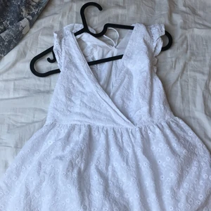 Topp - Lägger upp igen pga oseriös köpare. Ett så fint linne som tyvärr är för litet för mig. Köpt på & other stories.