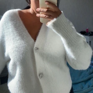 Tröja/Kofta ❣️ - Jätte fin tröja/kofta , väldigt mysig och lurvig, använd i bra skick! Kommer vara tvättad❣️ 