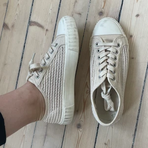 Sneakers Vagabond - Fina skor från Vagabond, storlek 38. Använda 3 gånger men säljer för jag tycker inte de passar min fot. Skickas i originalkartong. Ord pris 700kr.