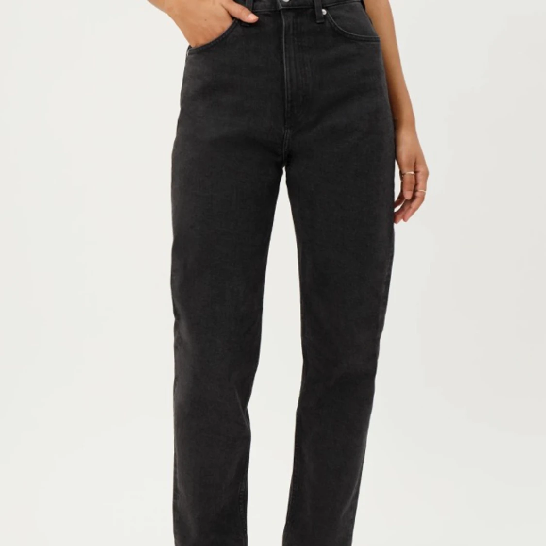 Supersnygga mom jeans från weekday