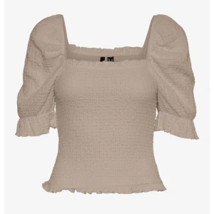 Beige puffärmad blus  - Aldrig använt då den ej passar mig är en storlek XS men passar helt klart en med storlek S! Ca 4 månader gammal. ☺️ Ej genomskinlig men bh strukturen kan dock ksk synas igenom beroende på kroppsform. Gratis frakt!! 