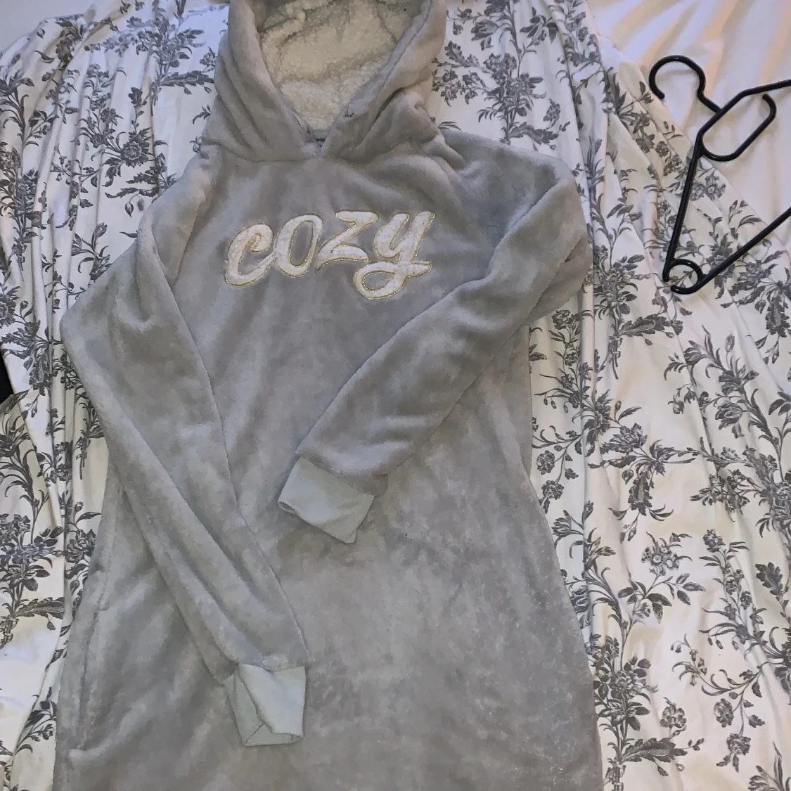 Lång mysig filtklänning/hoodie