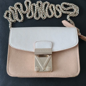 Valentino Väska - Valentino väska i gott skick.