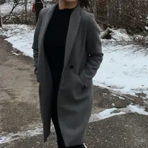 Gray coat in size S. Wore it only during the last fall.