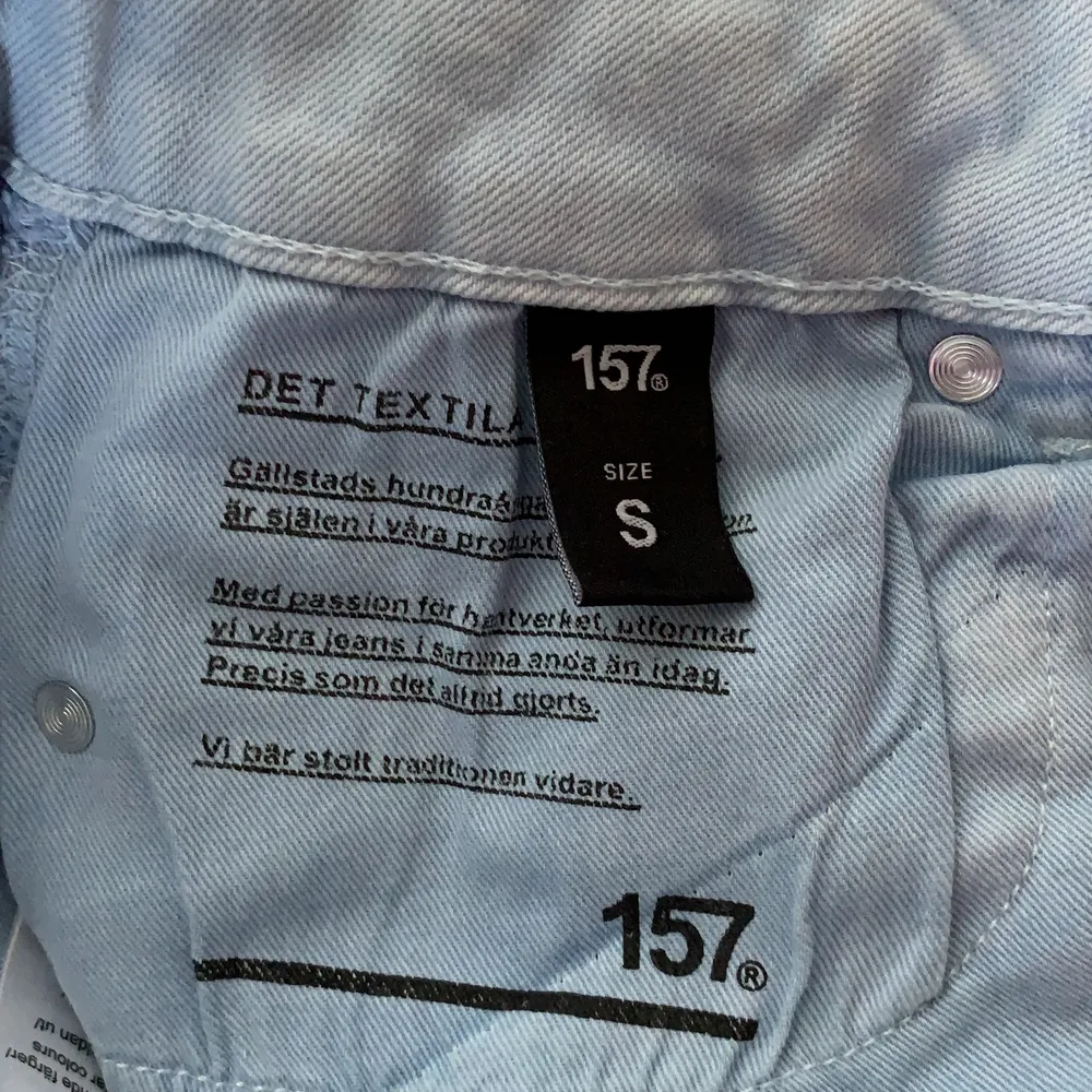 Säljer dessa jeans från lager 157! Säljer pga ingen användning. Lappen är inte kvar men de har inte använda utan bara testas💗 storlek S men passar också om du har XS!! Buda gärna💘💘. Jeans & Byxor.