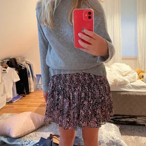 Slutsåld Zara kjol! - Slutsåld zara kjol som är supergullig! Jättebra skick ❤️‍🔥❤️❤️‍🔥