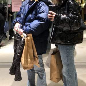 Raka jätte snygga jeans. Liknar de populära från zara. Slutsålda byxor från monki sedan något år tillbaka. Som i nyskick. Frakt tillkommer! 