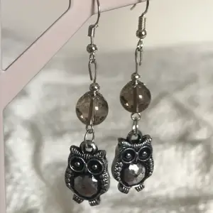 these are super cool earrings with lil owls on them with an addition of a smokey quartz which is a stone that gets rid of depression and fear!