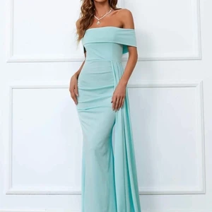 Klänning - Helt oanvänd klänning. Bra kvalité, ej genomskinlig. Str S. Köparen står för frakten.