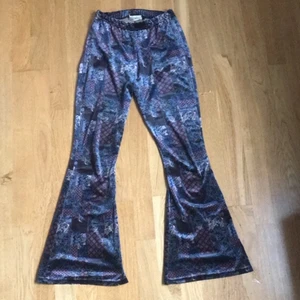 Urban outfitters, sammets bootcut, S - Stretchiga byxor, köpta för ca 500kr