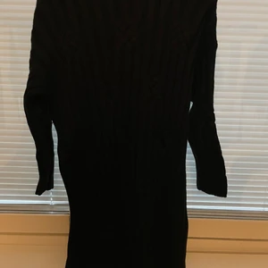 Klänning - En jätte fin svart stickad klänning