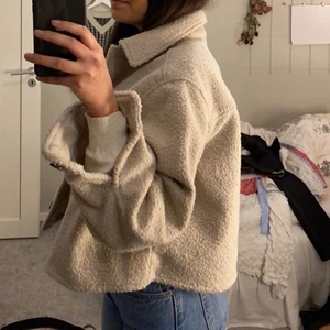 Teddy Jacka - Jättefin teddyjacka från hm