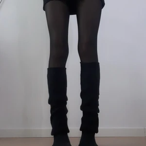 Benvärmare Strl XS-S - Säljer dessa benvärmare för att de aldrig har kommit till användning. De är i gott skick och fick de av min mamma då hon inte heller använt de. De kostar 70kr + frakt. Betalning sker via Swish