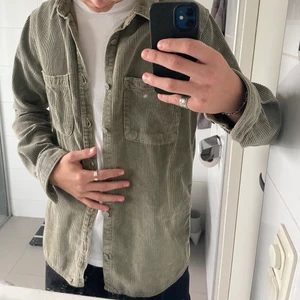 Zara overshirt - Säljer min manchester overshirt från zara som knappt använts! 