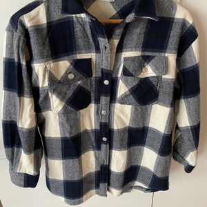 Skjortjacka Zara - Fint skick. Rutig blå och vit.
