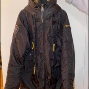 Alpha Industries jacka - Alpha Industries vinterjacka herr. Den är använd ett fåtal gånger och den är i storlek M. Den är som en ny