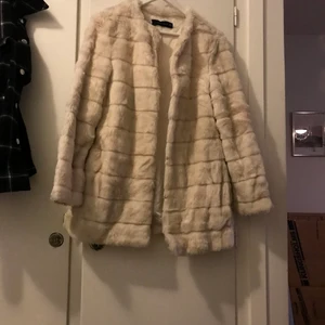 Vit päls från zara - Vit päls från zara 