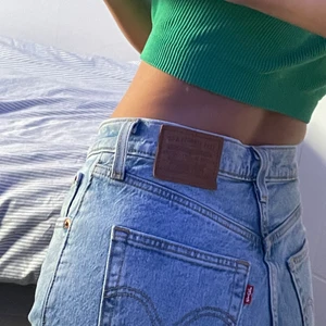 Levis jeans - Levis ribcage jeans. Använt fåtal gånger. Straight modell. Orginalpris 1299.