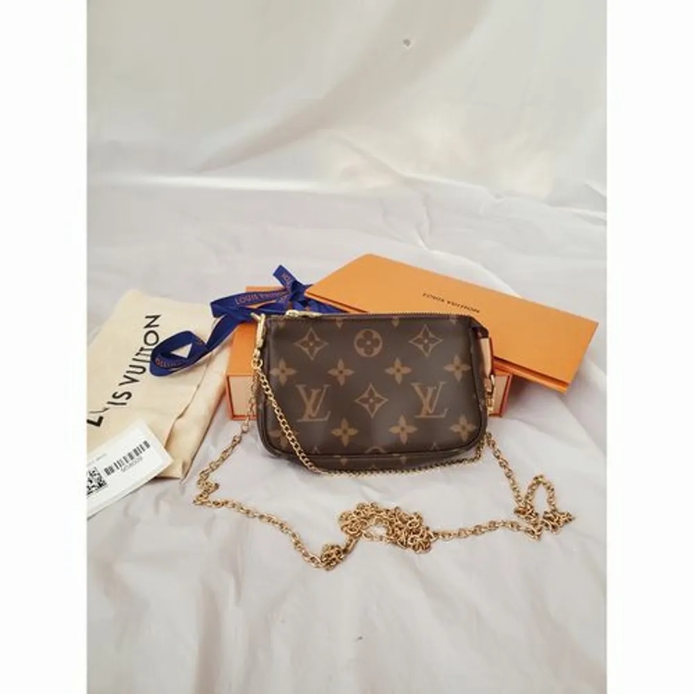 LOUIS VUITTON HANDBAG/VÄSKA/PLÅNBOK.  . Väskor.