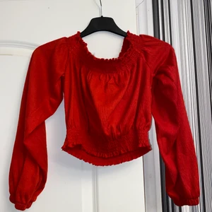 Of shoulder magtröja  - ⚠️FÖRST TILL KVARN⚠️ nypris 135kr