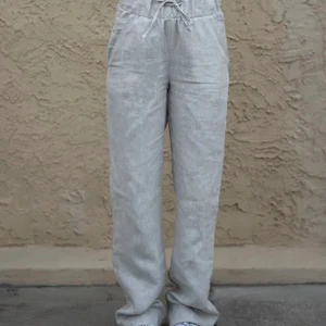 A dsgn Linnebyxor - Säljer mina linnebyxor i XS från A-dsgn! Knappt änvända och i väldigt bra skick. Dom är slutsålda på hemsidan!! ❤️ Hör av er om ni är intresserade🙌🏼🙌🏼