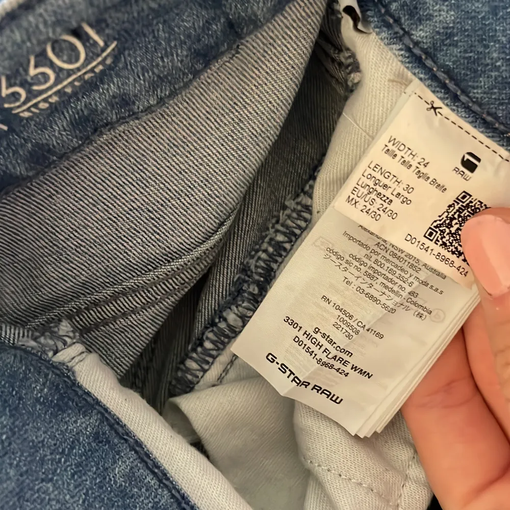 Säljer dessa jeans då jag nästan aldrig använt dem. Skulle beskriva byxorna som mer midwaist än highwaist. Köpta på zalando, märke g-star.Pris kan diskuteras.Nypris 1200💕frakt ingår inte i priset. Jeans & Byxor.