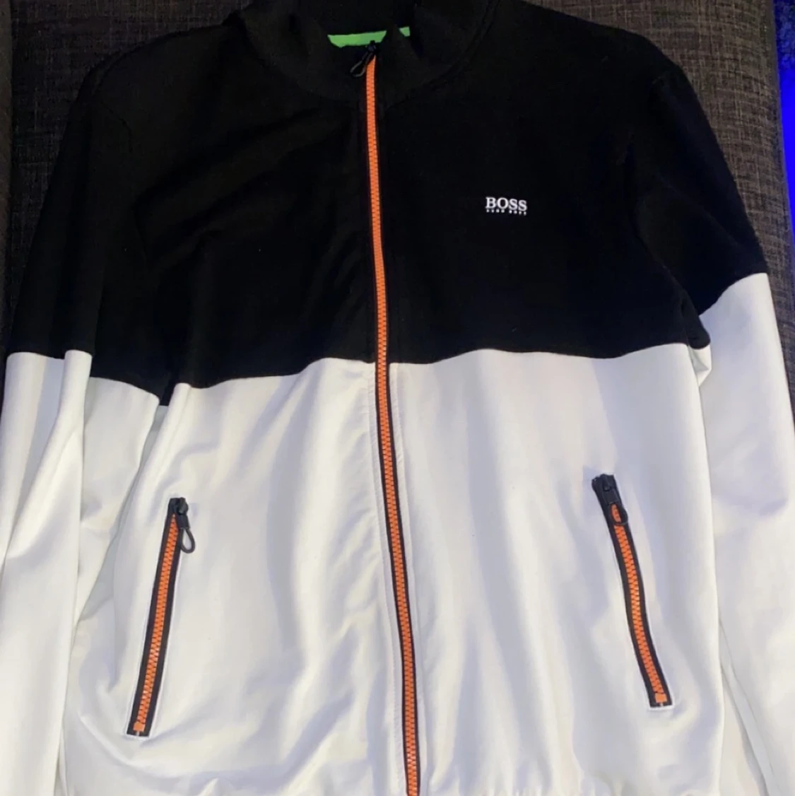 Hugo boss tröja skick 8/10 stl M