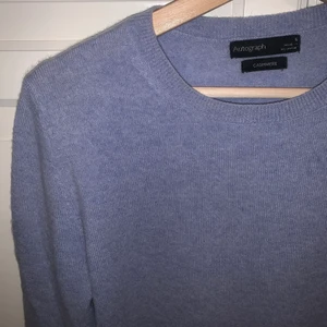 Cashmere - Cashmeretröja från Marks&Spencers. Bra skick. Ljusblå färg (svår att se på bilden). Storlek 6. Motsvarande S. Köp för 600kr❤️