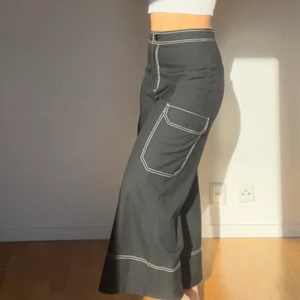 Svarta cargobyxor - Välälskade tunna cargobyxor som letar nytt hem 🖤🤍 Se även mina andra plagg för att få paketpris! ❤️‍🔥