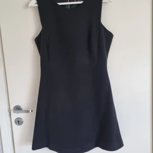 Perfect Black Dress - Lovely black dress. This is a basic lovely dress to have in every closet! 👠