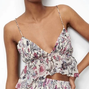 Mönstrad Topp Zara - ❗️OBS kommer vara oaktiv nu ett tag framåt❗️Sååå fin och populär mönstrad topp från Zara😍 