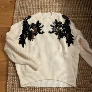 Stickad HM tröja - Stickad tröja från H&M i storlek XS