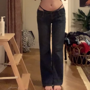 Only lågmidjade jeans - Lågmidjade jeans från only så snygga men tyvärr för stora i midjan på mig. Dom är ca en S