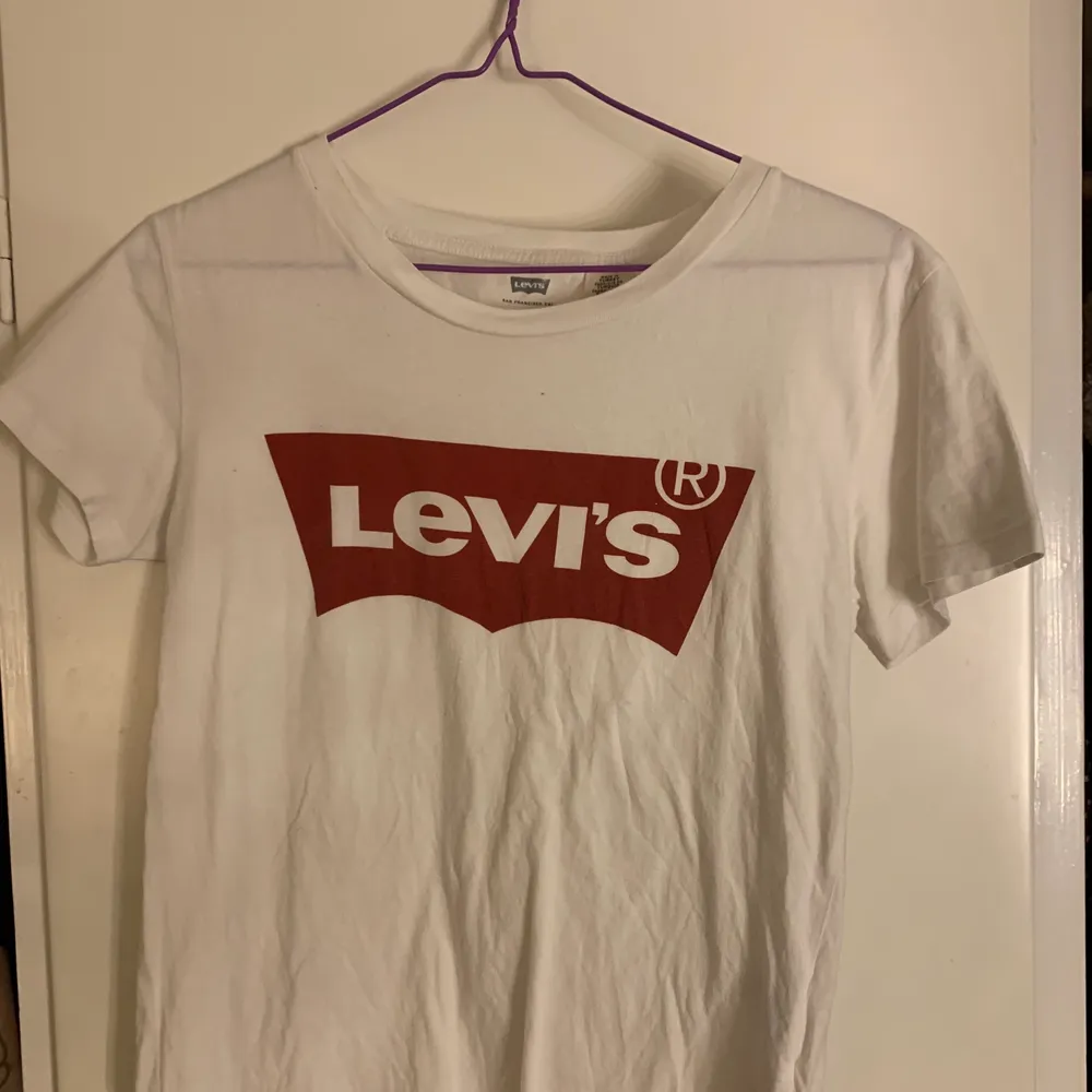 Levis tröja som är inte längre använd . T-shirts.