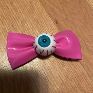 Hårspänne - Urgulligt hårspänne! Frakten går på 45 och jag samfraktar gärna