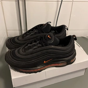 Air Max 97 - Säljer dom här skorna för 700 kronor. Använt de i 6 månader men de är i bra skick och dom är i storlek 41 