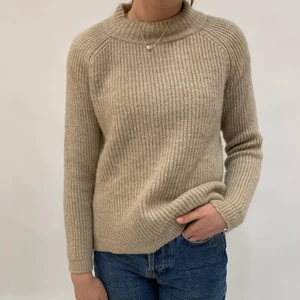 Stickad tröja - Beige stickad tröja🤎🤎