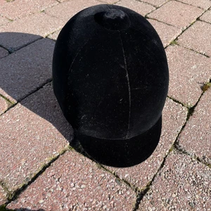 Ridhjälm Jacson - Säljer min Jacson ridhjälm. Lite skavd annars fint skick. Stl.53