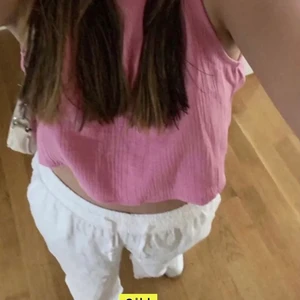 Fina linnebyxor! - Superfina linnebyxor men som tyvärr var för små för mig, bilderna är lånade från förra ägaren✨🥰 byxorna är köpta från plick men känns helt nya☀️