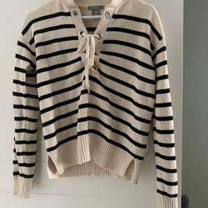 Randig trendig tröja lindex - Trendig tröja från lindex i fint skick, storlek small.