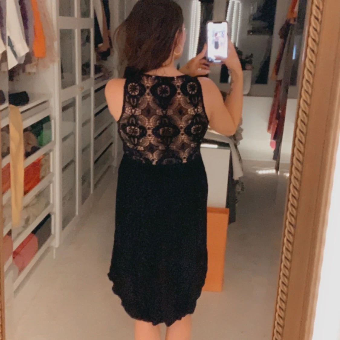 Svart Zara klänning med detalj 