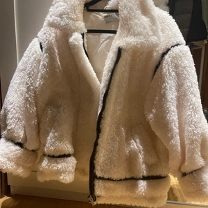 Teddy jacka  - Finaste skönaste oversize Teddy jackan. Använd fåtal gånger. Strl 38 