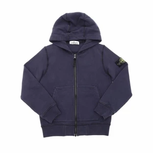 Stone island Junior (nypris 1800kr) - Detta plagg säljer jag för att jag har växt ur tröjan! Inga konstigheter med tröjan, tveka inte på att skriva om ni har nån fråga! 