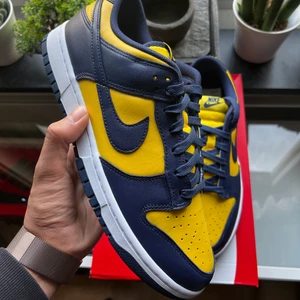 Nike Dunk Low ”Michigan” 〽️🖌 - Nike Dunk Low ”Michigan” 〽️🖌  Storlek:  -43 -42